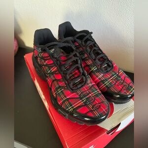 Women’s Nike Air Max “Tartans” size 8.5W